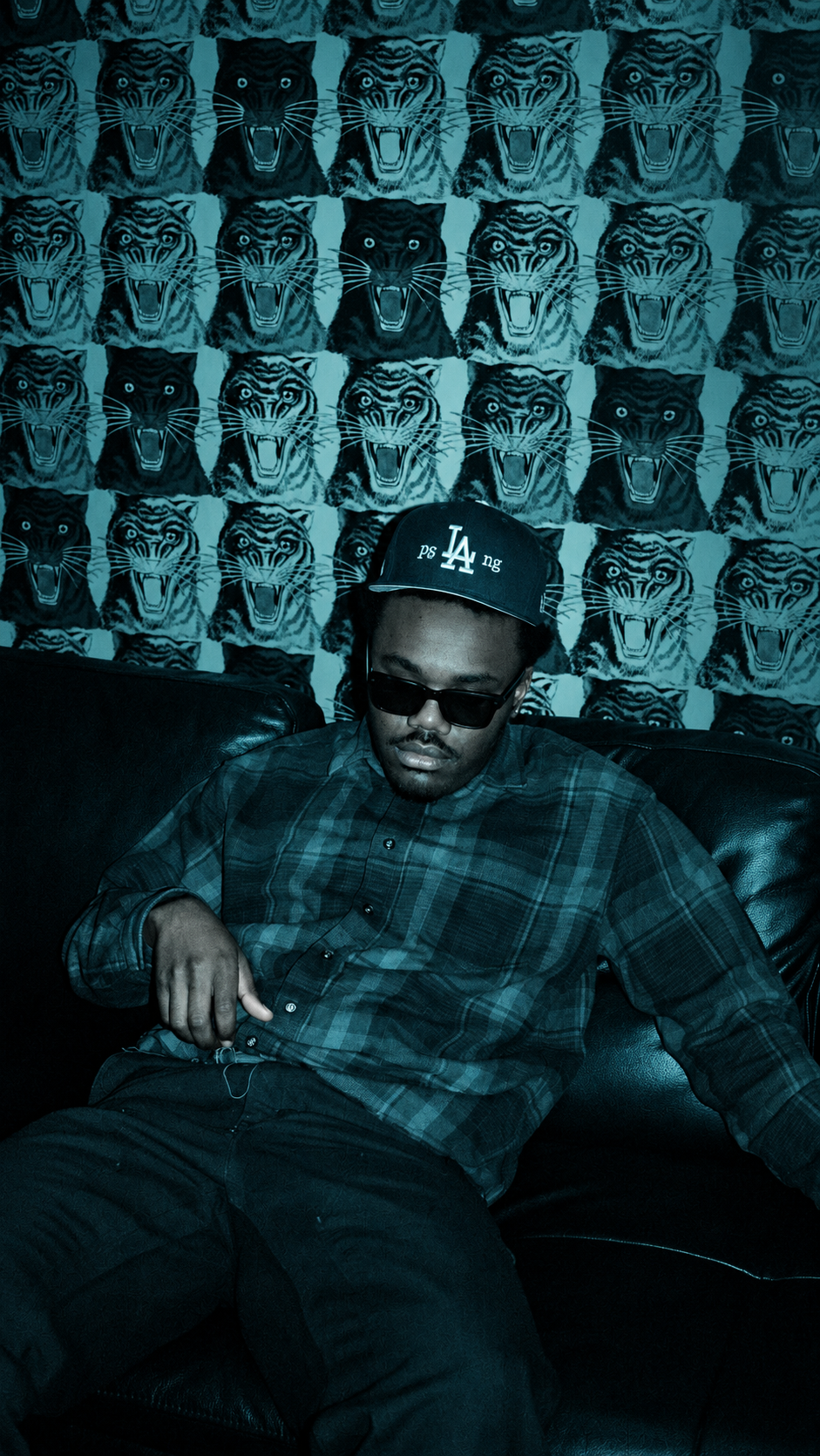 Artist reference: a seated musician in a patterned room.